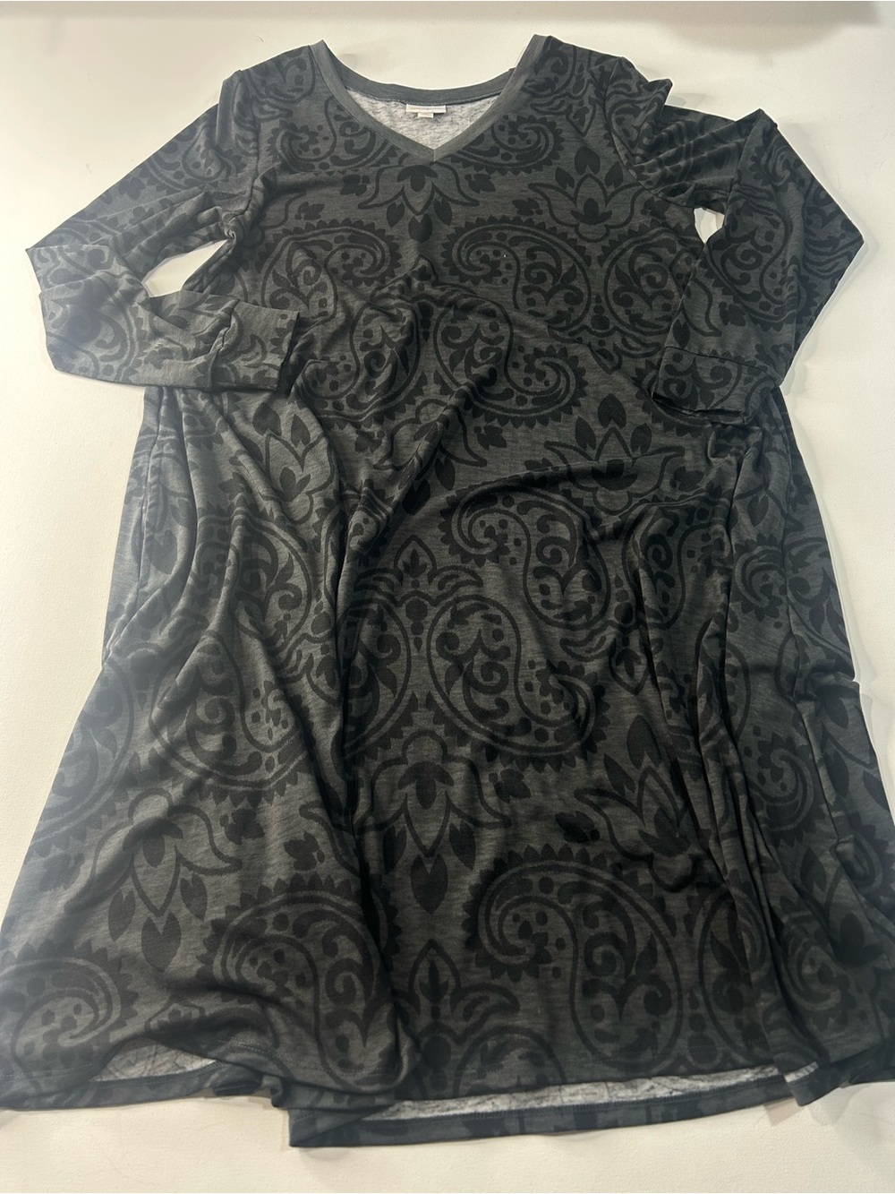 LuLaRoe Medium Long Sleeve V-Neck Gray Paisley Print Dress